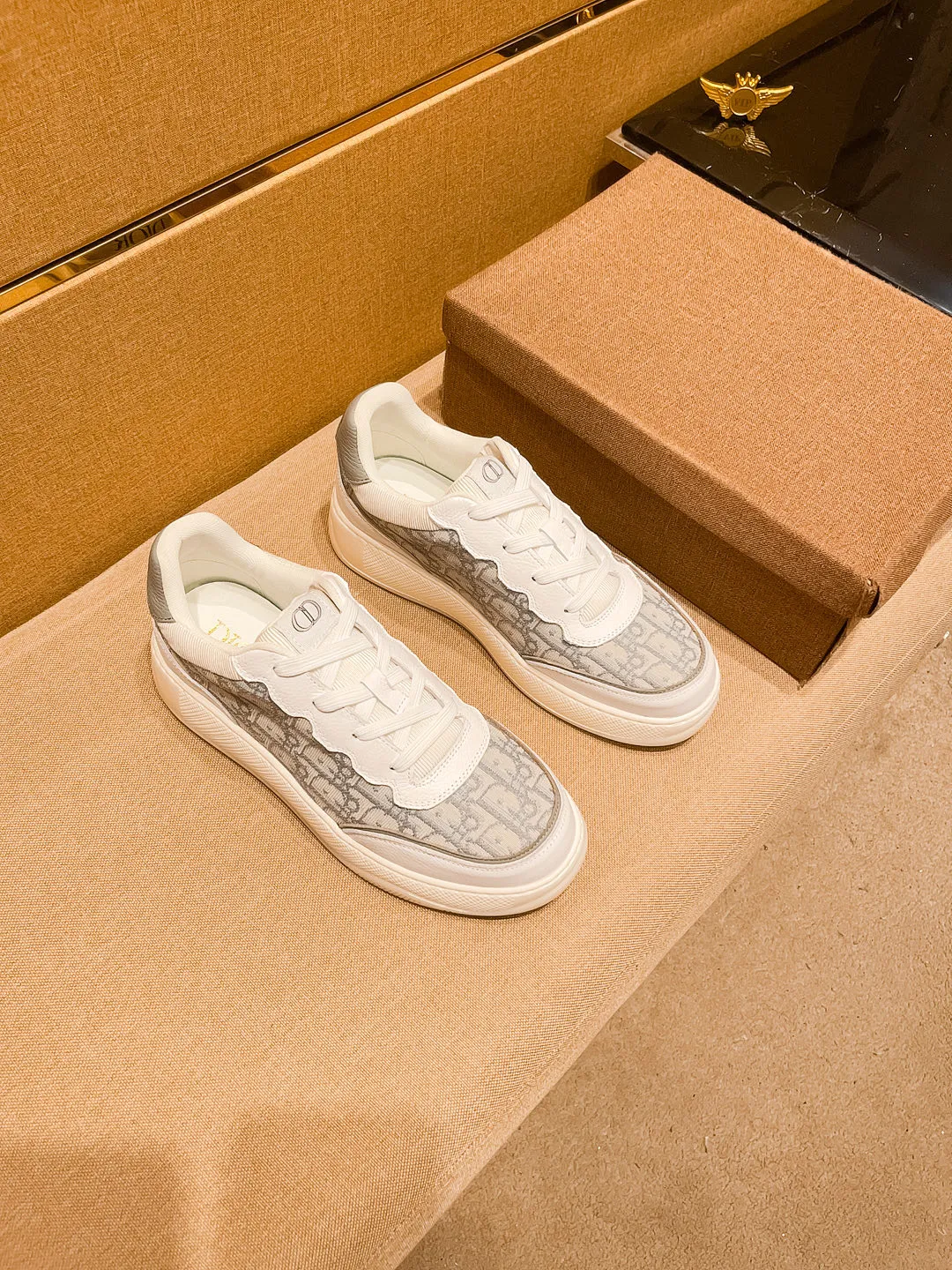 Men's shoes 💰 440💰【Dior】🔥Men's high-end brand of shoes official website 1:1 latest masterpiece: the upper is made of Italian imported first-layer cowhide with a comfortable and breathable lining➕original non-slip and wear-resistant outsole🔥, making walking more convenient and comfortable! An exclusive new model, a stunning work, a beautiful 1:1 replica [color] compared to the official quality! Create a fashionable personality to set off your uniqueness! A must-have for trendy men! Classic 🔥Size: 38-44 Color: 🔥 2⃣️colors available🔥